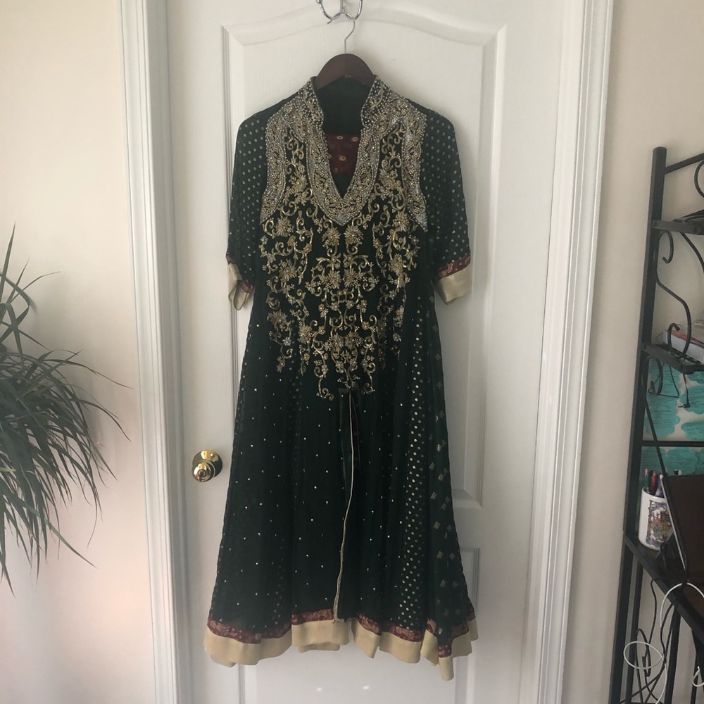 Pakistani suit